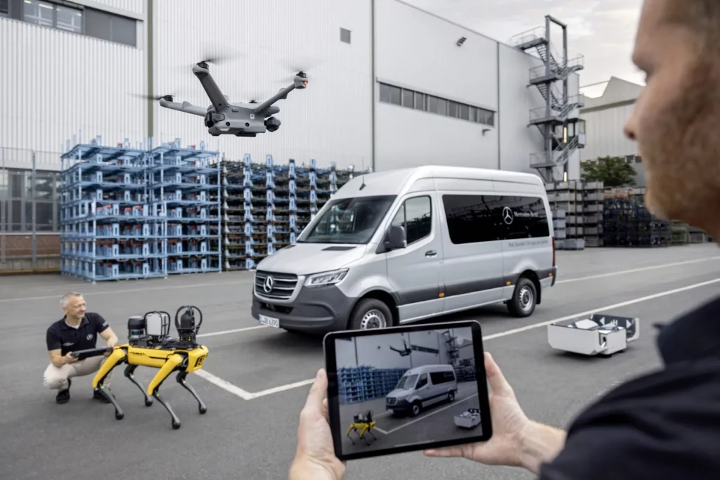 Mercedes-Benz pone a trabajar a los empleados del mes: No cobran, no se dan de baja... 5 Motor16 2025 Mercedes Benz robots fabricas 2 Motor16