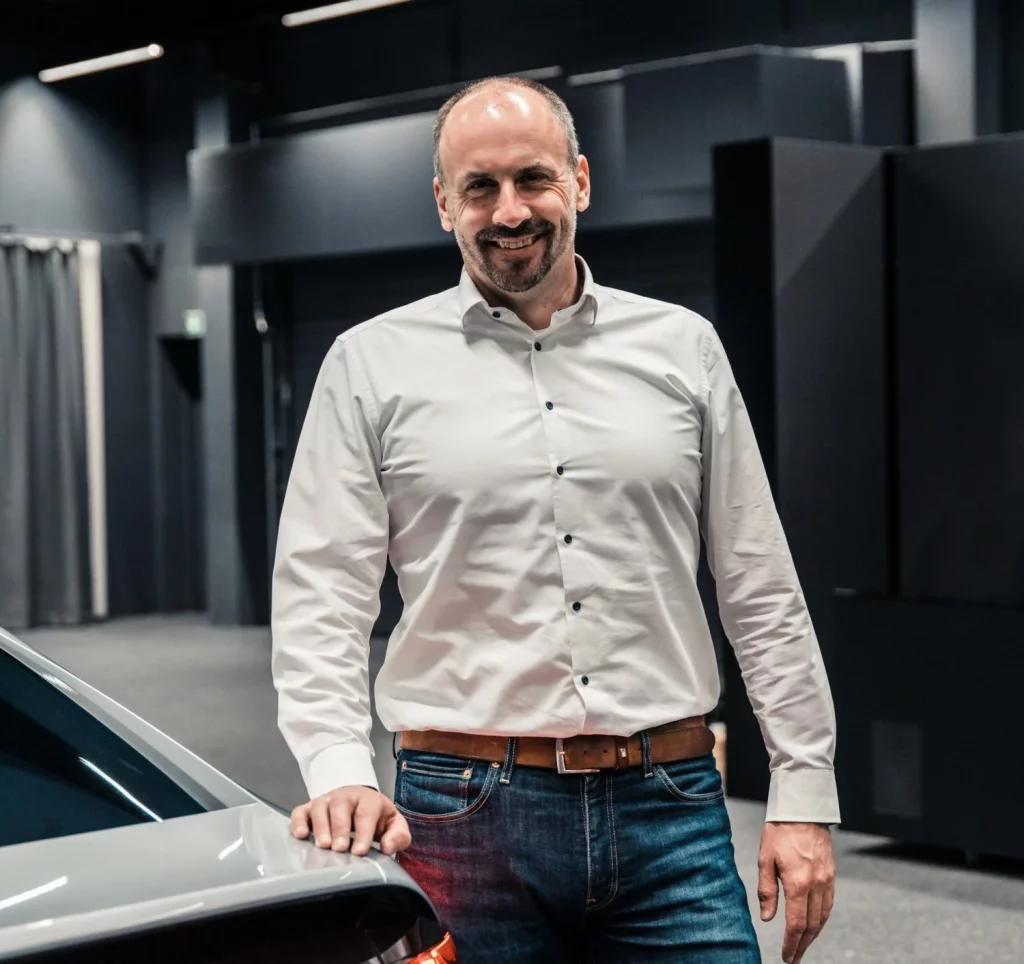 Los secretos que encierran los faros del nuevo Audi Q3 para convertir la noche en día... Y mucho más 1 Motor16 2025 Audi Q3. Faros. Imagen Michael Kruppa.