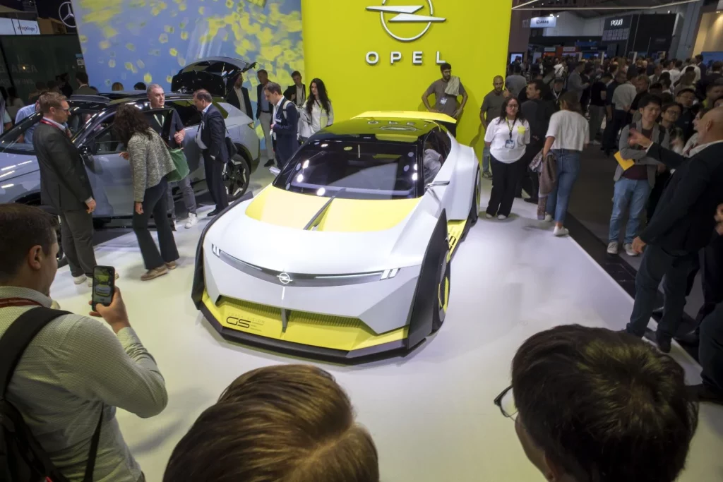 2025 Opel Corsa GSE Vision Gran Turismo Nacimiento 9 Motor16