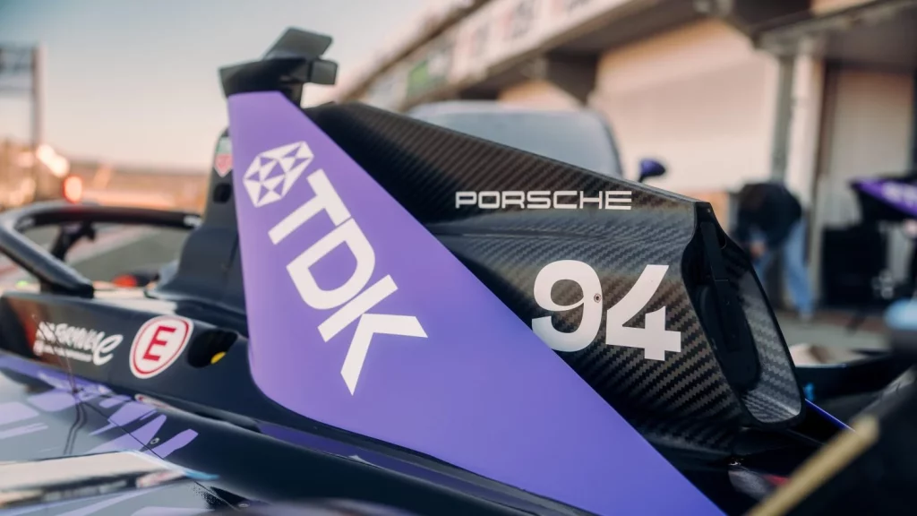 El Porsche 99X se viste de Cayenne Electric para la Fórmula E 11 Motor16 2025 Porsche 9XX Test Valencia 5 Motor16