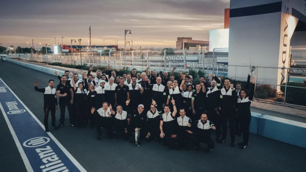 2025 Porsche TAG Formula E Nombre 11 Motor16