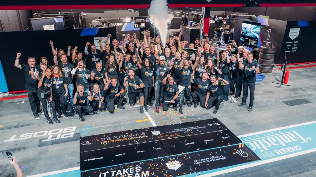 2025 Porsche nuevo nombre Fórmula E. Imagen equipo.