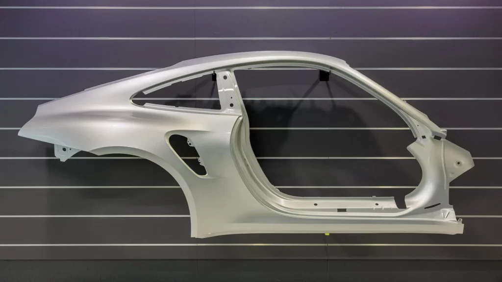 El 'arte' con el que Porsche trabaja el aluminio para dar forma a sus mejores deportivos 12 Motor16 2025 Porsche fabricacion aluminio 7 Motor16