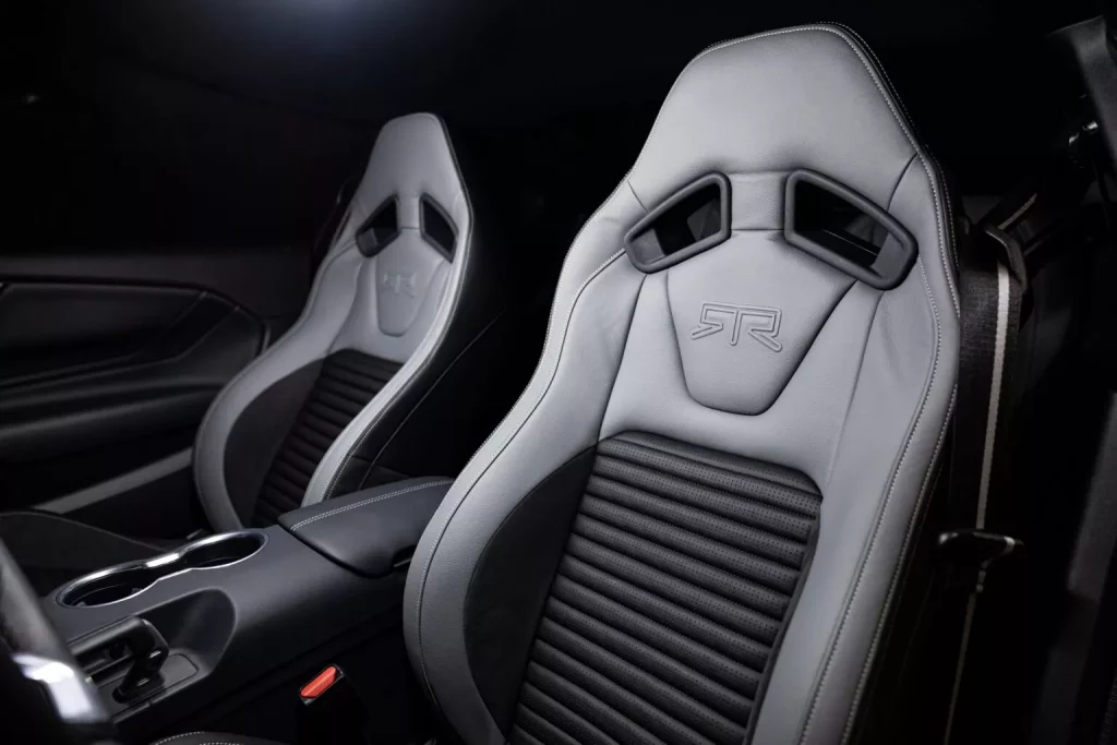 2025 RTR Mustang Spec 5. Imagen interior.