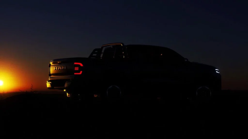 RAM Dakota: El nuevo pick-up de la casa americana tiene mucho de 'Made in China' 3 Motor16 2025 Ram Dakota Teaser 2 Motor16
