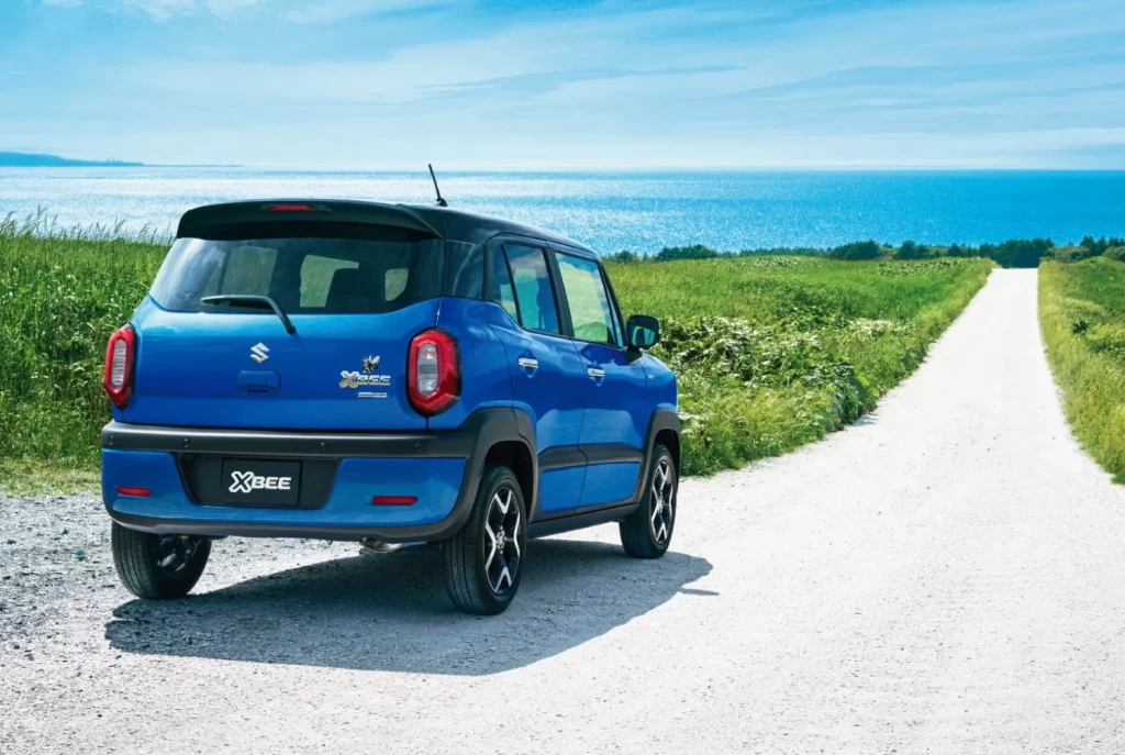 2025 Suzuki XBee. Imagen trasera.