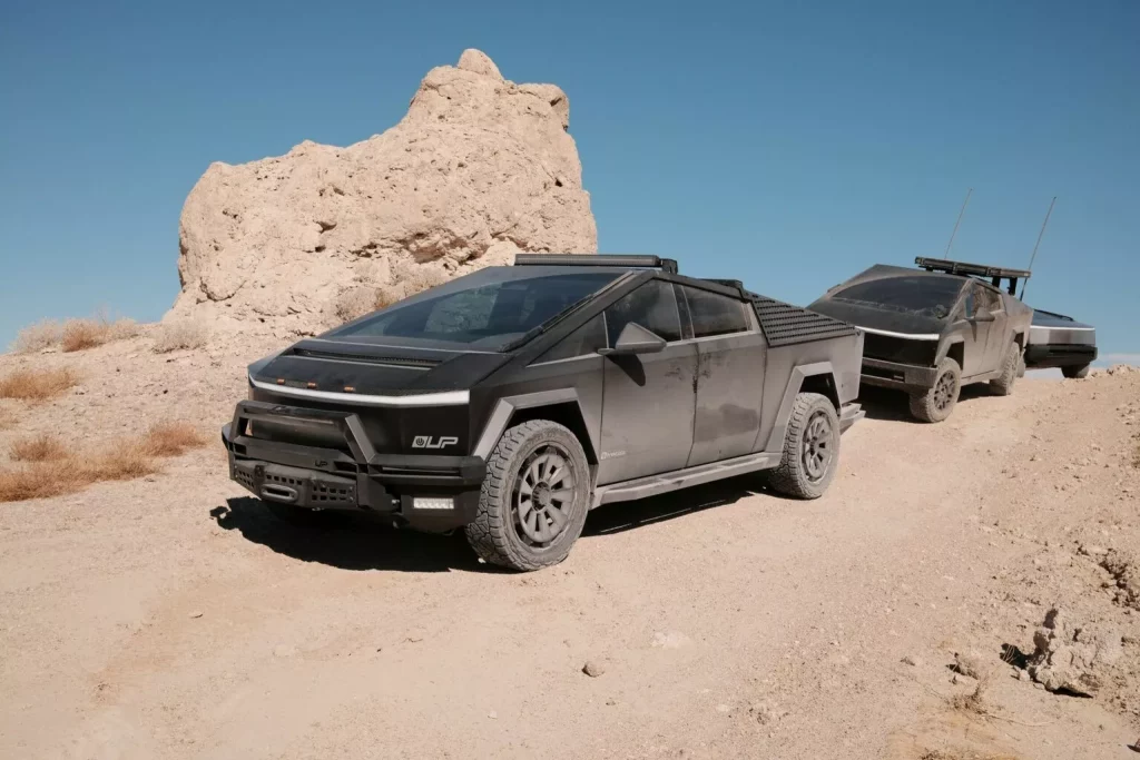 Mejorar la capacidad off-road del Tesla Cybertruck nunca fue tan fácil: UP lo sabe 2 Motor16 2025 Tesla Cybertruck UP Suspensión. Imagen exterior.