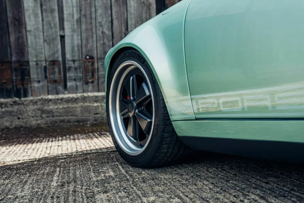 Lo último de Theon Design cuesta como tres Porsche 911 Carrera a estrenar 16 Motor16 2025 Theon Design Porsche 911 Commission 10 Motor16