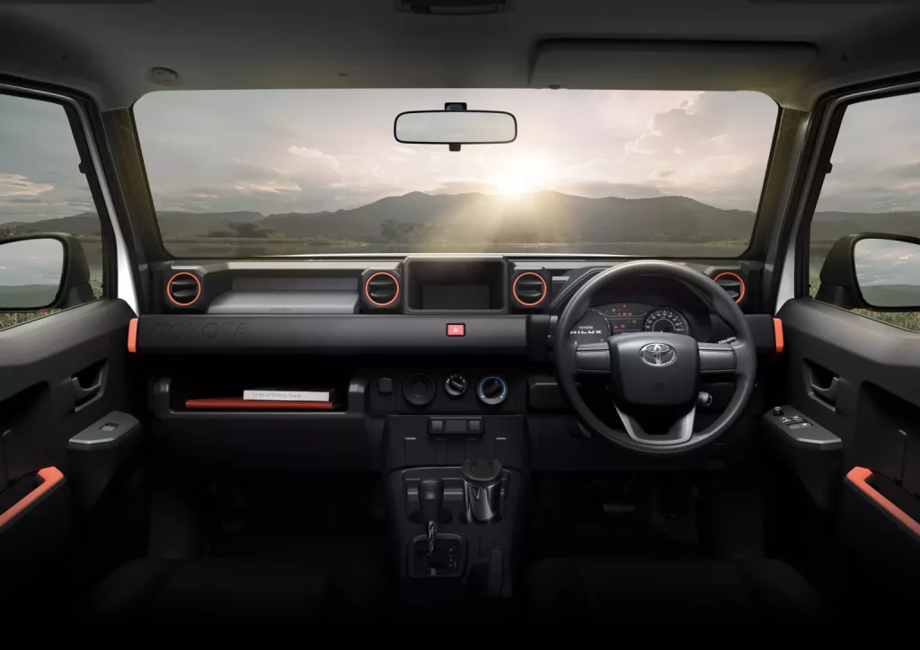 El Toyota Hilux Champ estrena versión Súper. Pero no como te estabas imaginando 2 Motor16 2025 Toyota Hilux Champ Super SWB. Imagen interior.