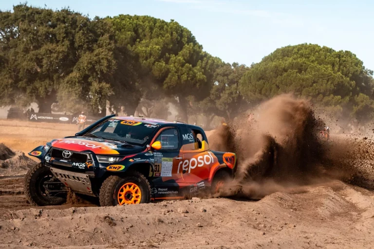 Rally de Marruecos: El último cartucho para poner el Toyota Hilux T1+ a punto para el Dakar
