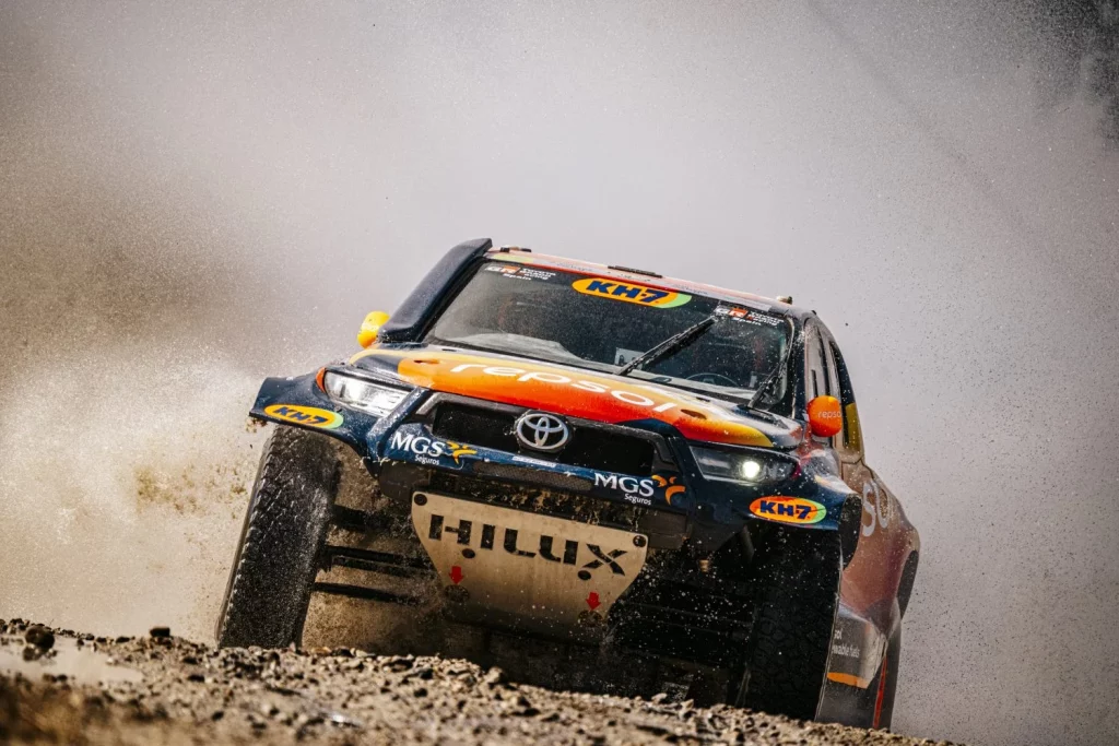 2025 Toyota Hilux T1+. Rally de Marruecos. Imagen exterior.