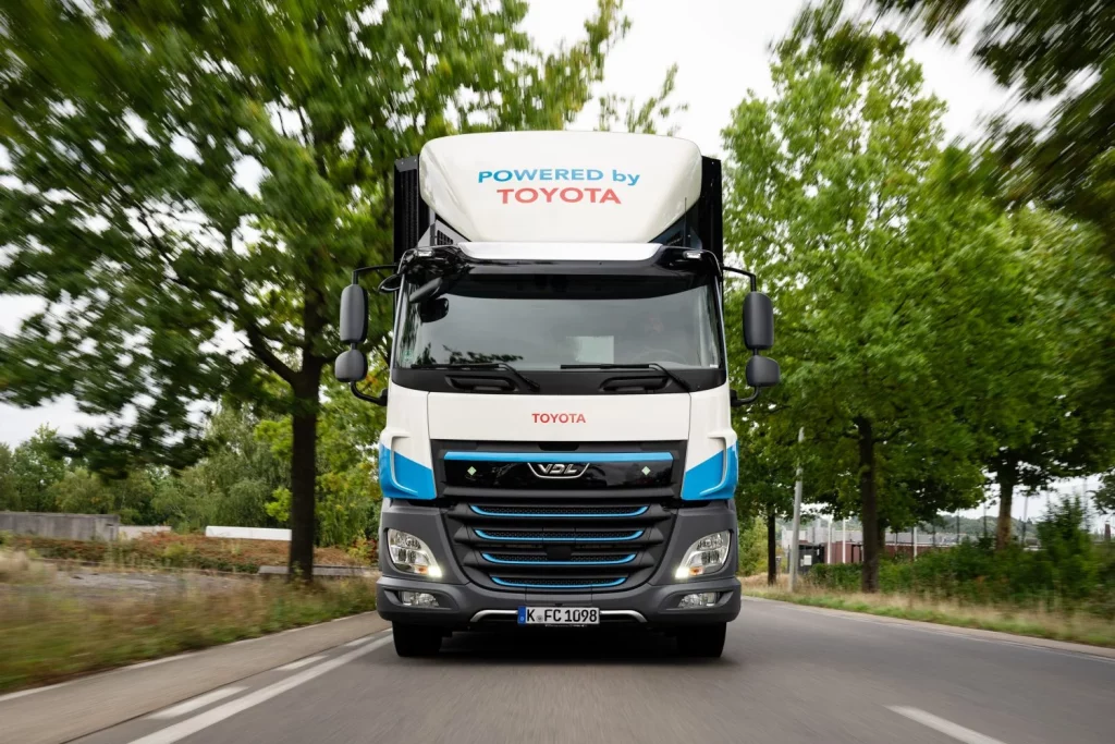 2025 Toyota camión hidrógeno. Europa. Imagen movimiento.