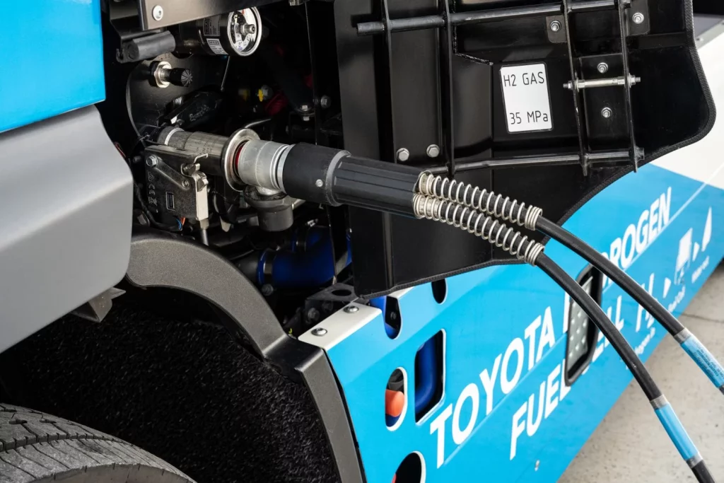 2025 Toyota camion hidrogeno pila 4 Motor16