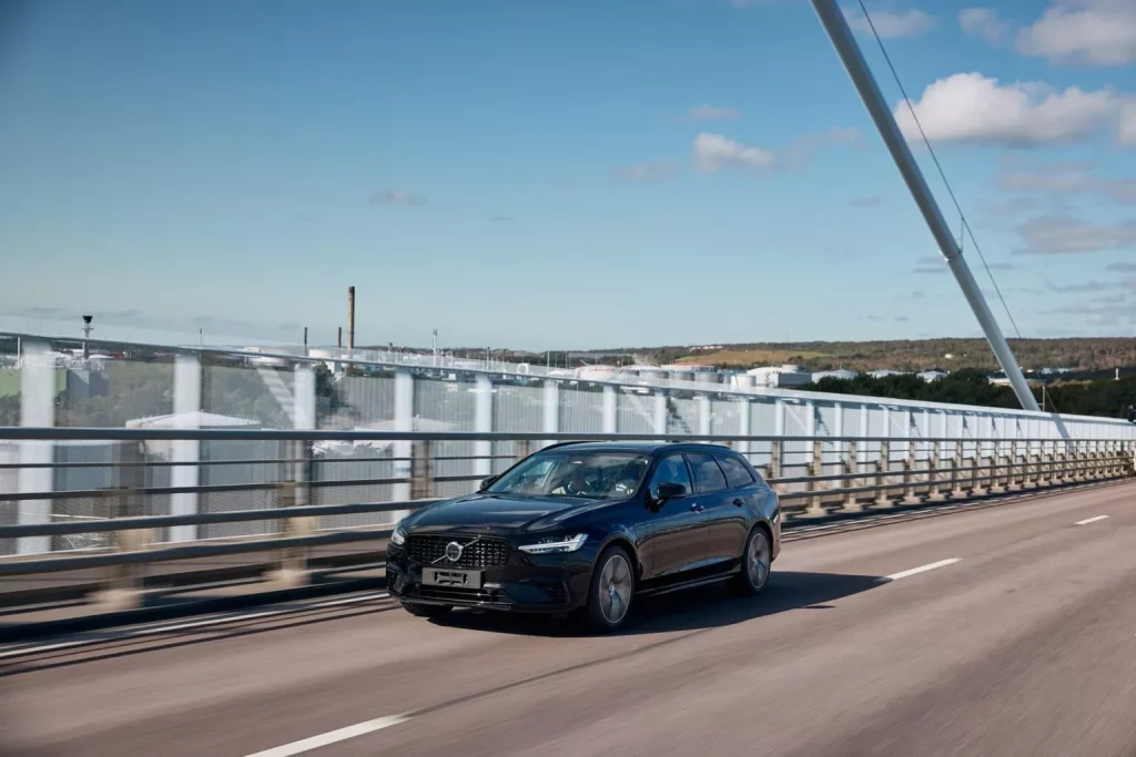 Volvo dice adiós a todo un símbolo: La familia queda huérfana 2 Motor16 2025 Volvo V90. Último. Imagen movimiento.