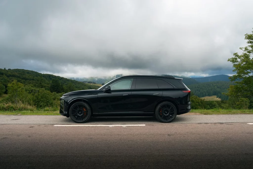 XPENG G9: El SUV eléctrico que se carga a la velocidad de la luz 1 Motor16 2025 XPENG G9. Imagen lateral.