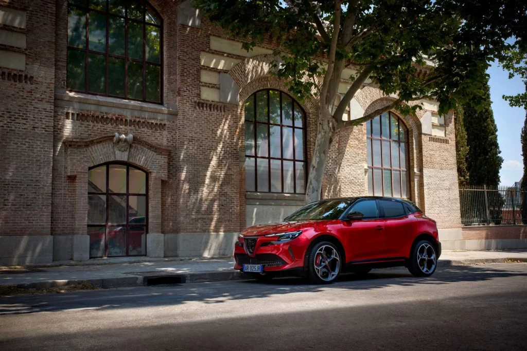 Los Alfa Romeo Junior más sofisticados ya están a la venta en España 3 Motor16 2025 Alfa Romeo Junior. Imagen estática.