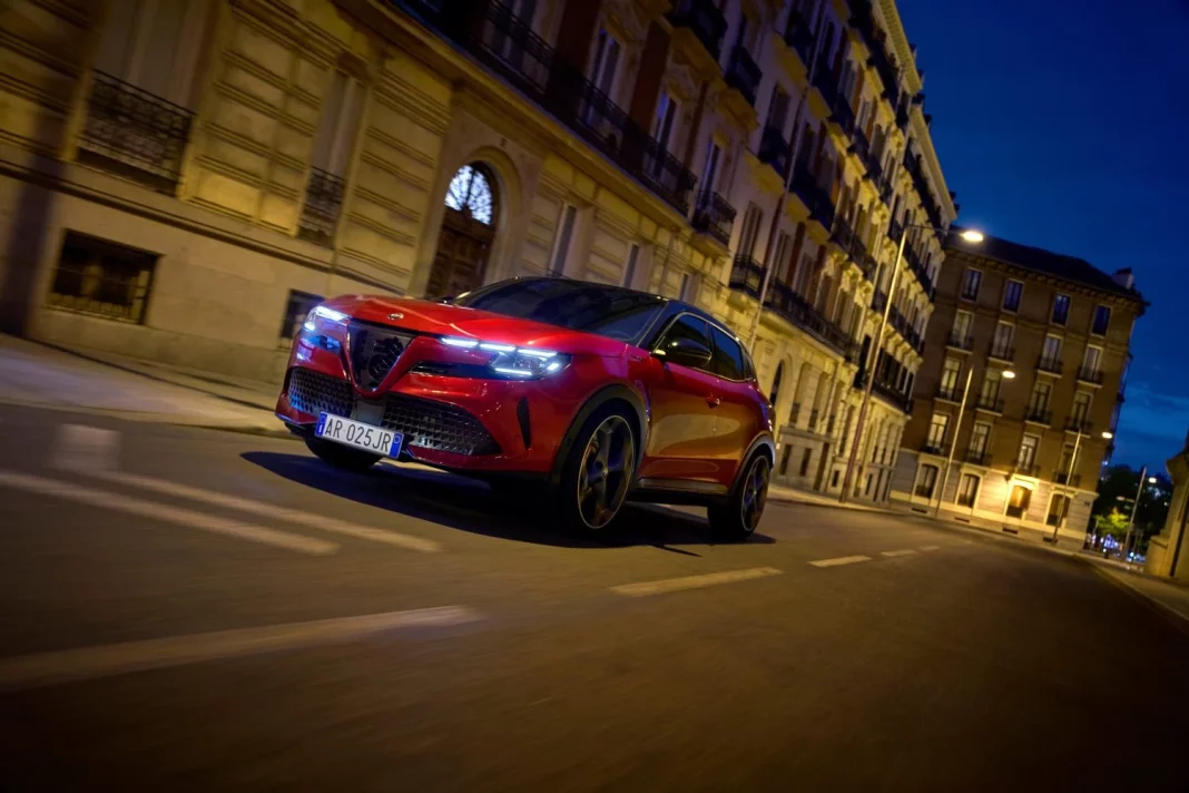 2025-alfa-romeo-junior (3) 2025 Alfa Romeo Junior. Imagen portada.