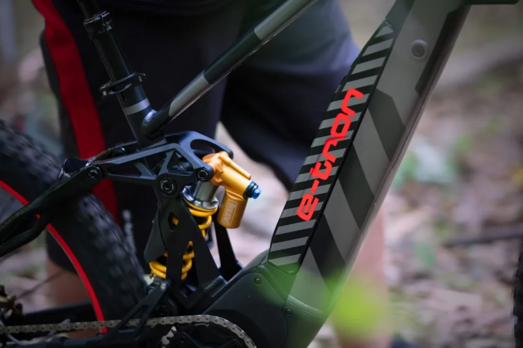 2025 Audi bicicleta eléctrica eMTB. Fantic. Imagen suspensión.