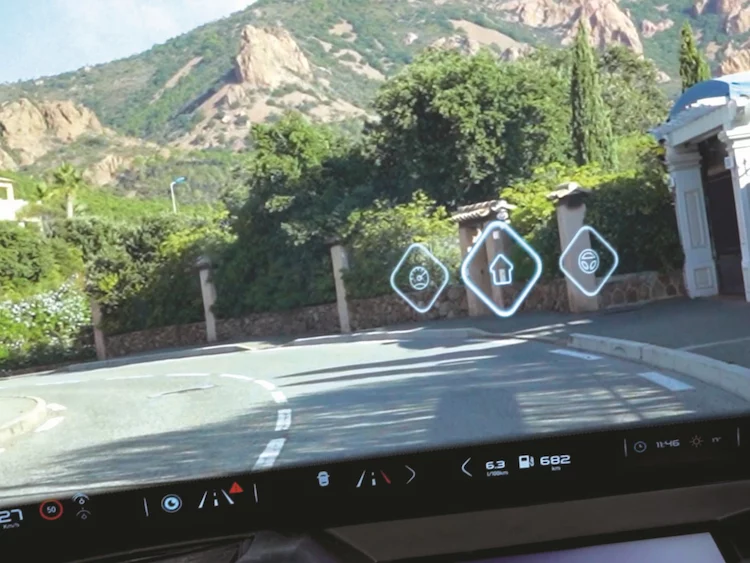 Los chicos de Carglass lo tienen claro: 'Esta es la tecnología que ha llegado al parabrisas para revolucionar la conducción' 2 Motor16 2025 Carglass. Parabrisas. BMW iX3. Imagen HUD.