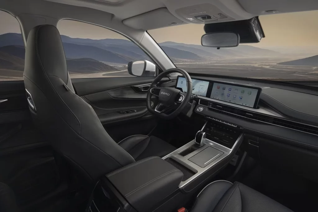2025 EBRO s400 HEV. Imagen interior.