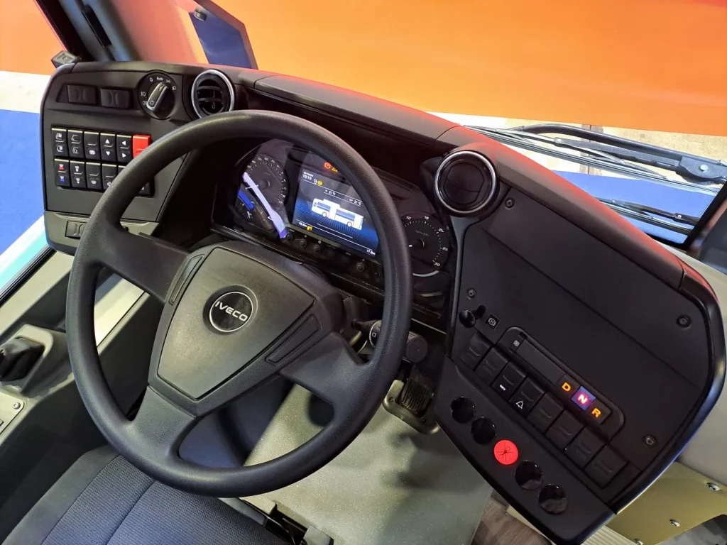 IVECO G-WAY: El bus más eficiente de la marca se ha presentado en Busworld 2 Motor16 2025 IVECO G-WAY. Busworld. Imagen.