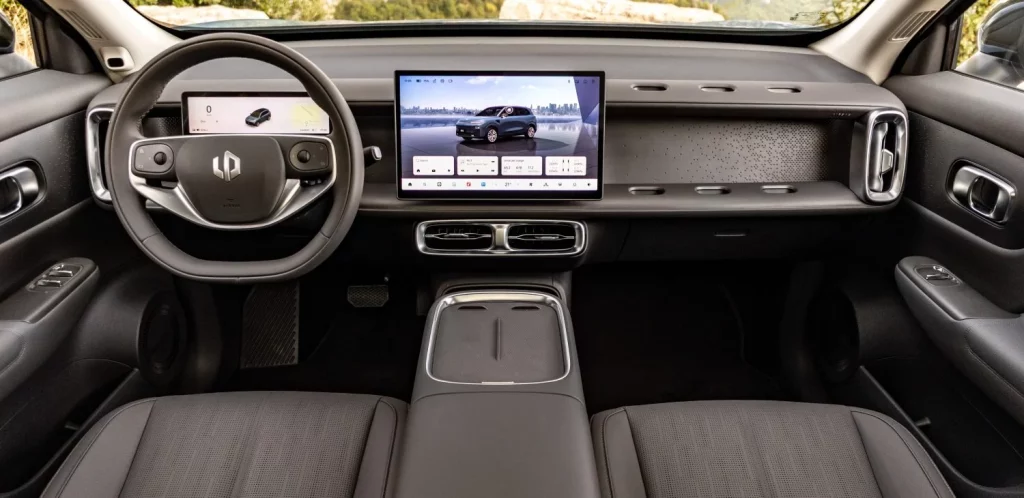Leapmotor B10: conducimos un SUV eléctrico en el que el precio no lo es todo 2 Motor16 2025 Leapmotor B10. Al Volante. Imagen salpicadero.