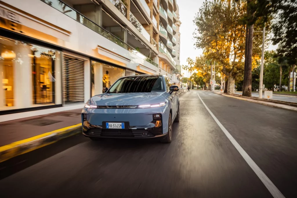 Leapmotor B10: conducimos un SUV eléctrico en el que el precio no lo es todo 3 Motor16 2025 Leapmotor B10. Al Volante. Imagen movimiento.