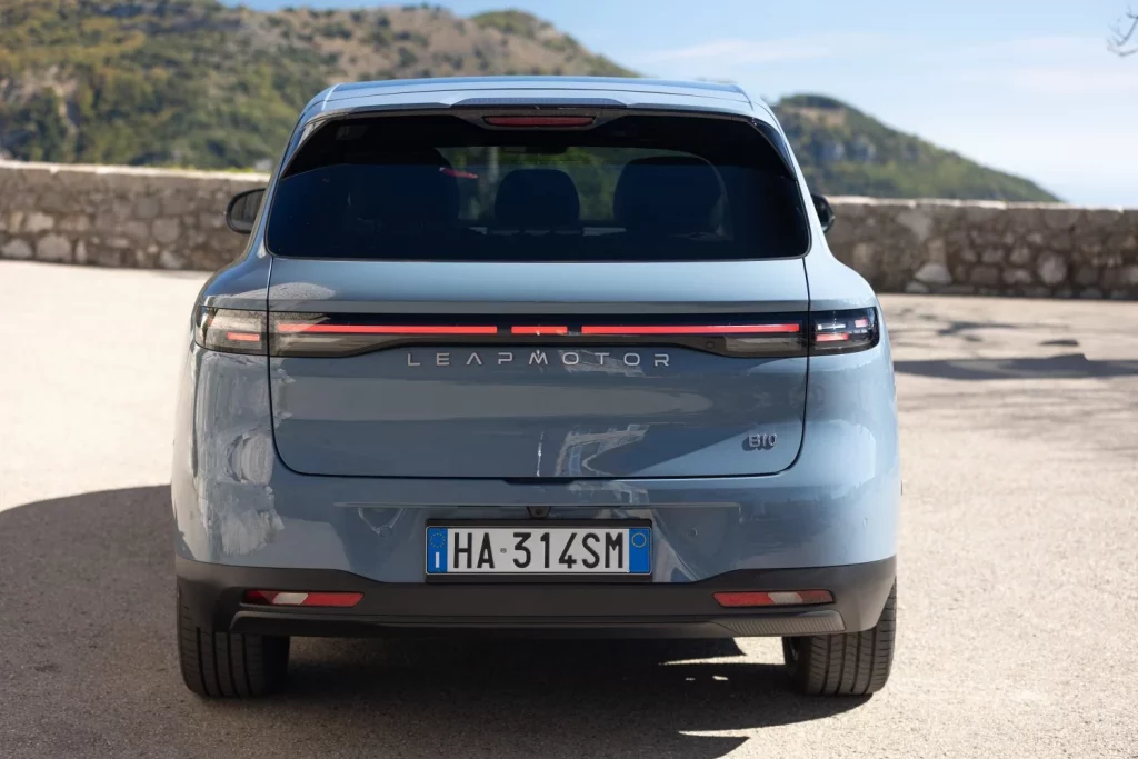 Leapmotor B10: conducimos un SUV eléctrico en el que el precio no lo es todo 16 Motor16 2025 leapmotor b10 al volante 7 Motor16