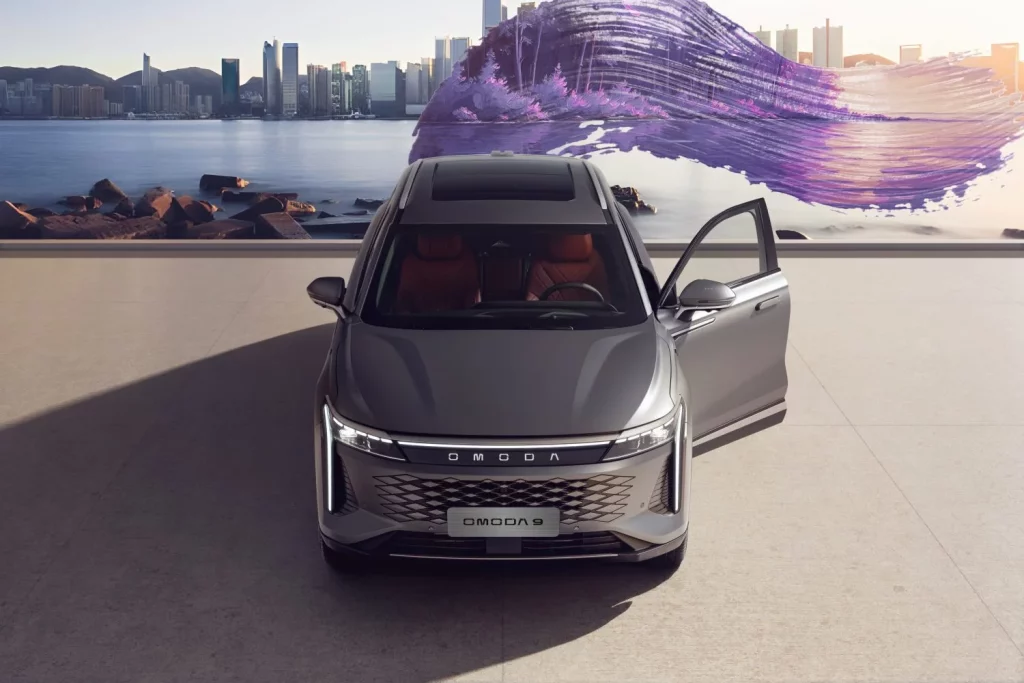 Lo primero que te llama la atención al ver el OMODA 9 SHS 1 Motor16 2025 Omoda 9 SHS. Diseño. Imagen frontal.