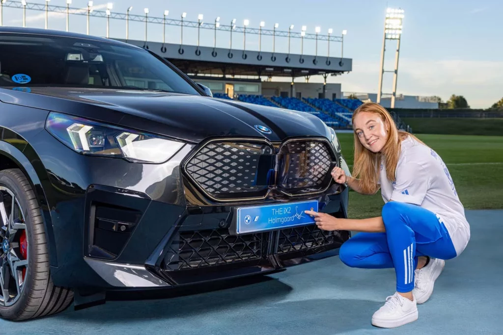 La plantilla del Real Madrid femenino ya conduce sus nuevos BMW: todas las fotos de las jugadoras con sus coches 36 Motor16 2025 BMW REAL MADRID FEMENINO33 Motor16