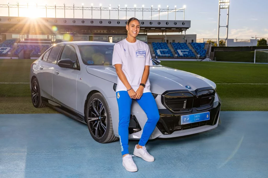 La plantilla del Real Madrid femenino ya conduce sus nuevos BMW: todas las fotos de las jugadoras con sus coches 41 Motor16 2025 BMW REAL MADRID FEMENINO38 Motor16