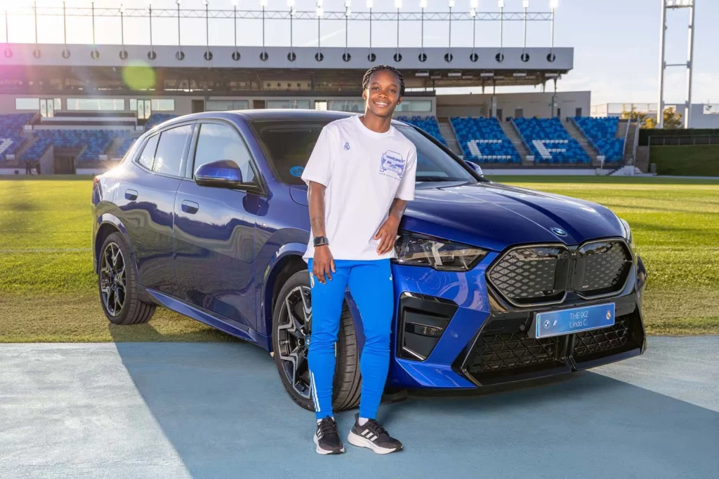La plantilla del Real Madrid femenino ya conduce sus nuevos BMW: todas las fotos de las jugadoras con sus coches 45 Motor16 2025 BMW REAL MADRID FEMENINO42 Motor16