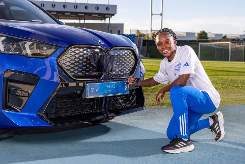 La plantilla del Real Madrid femenino ya conduce sus nuevos BMW: todas las fotos de las jugadoras con sus coches 46 Motor16 2025 BMW REAL MADRID FEMENINO43 Motor16
