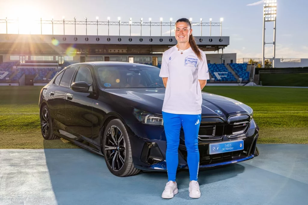 La plantilla del Real Madrid femenino ya conduce sus nuevos BMW: todas las fotos de las jugadoras con sus coches 49 Motor16 2025 BMW REAL MADRID FEMENINO46 Motor16