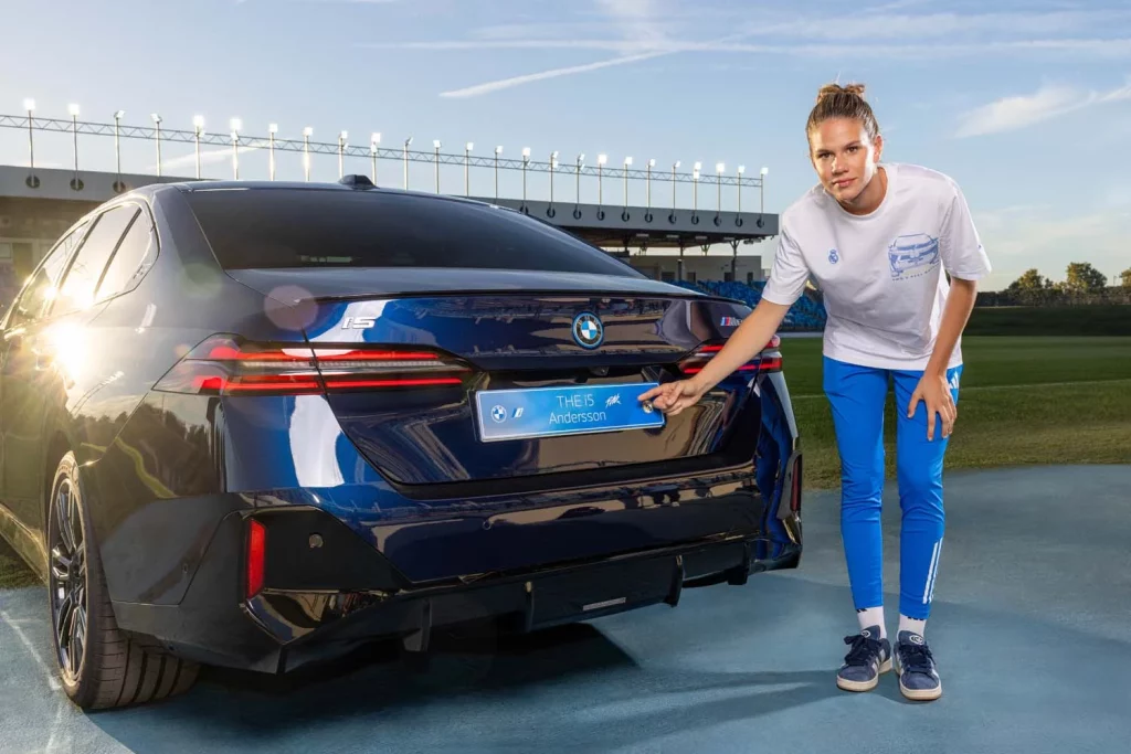 La plantilla del Real Madrid femenino ya conduce sus nuevos BMW: todas las fotos de las jugadoras con sus coches 9 Motor16 2025 BMW REAL MADRID FEMENINO5 Motor16