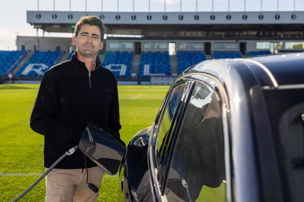La plantilla del Real Madrid femenino ya conduce sus nuevos BMW: todas las fotos de las jugadoras con sus coches 57 Motor16 2025 BMW REAL MADRID FEMENINO55 Motor16