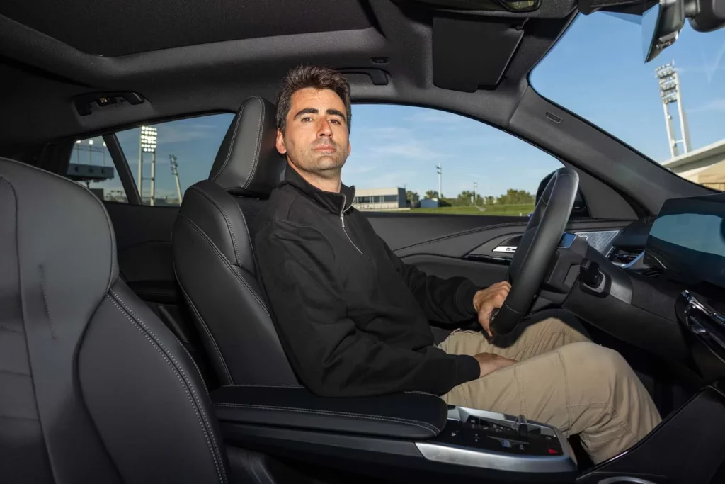 La plantilla del Real Madrid femenino ya conduce sus nuevos BMW: todas las fotos de las jugadoras con sus coches 58 Motor16 2025 BMW REAL MADRID FEMENINO56 Motor16