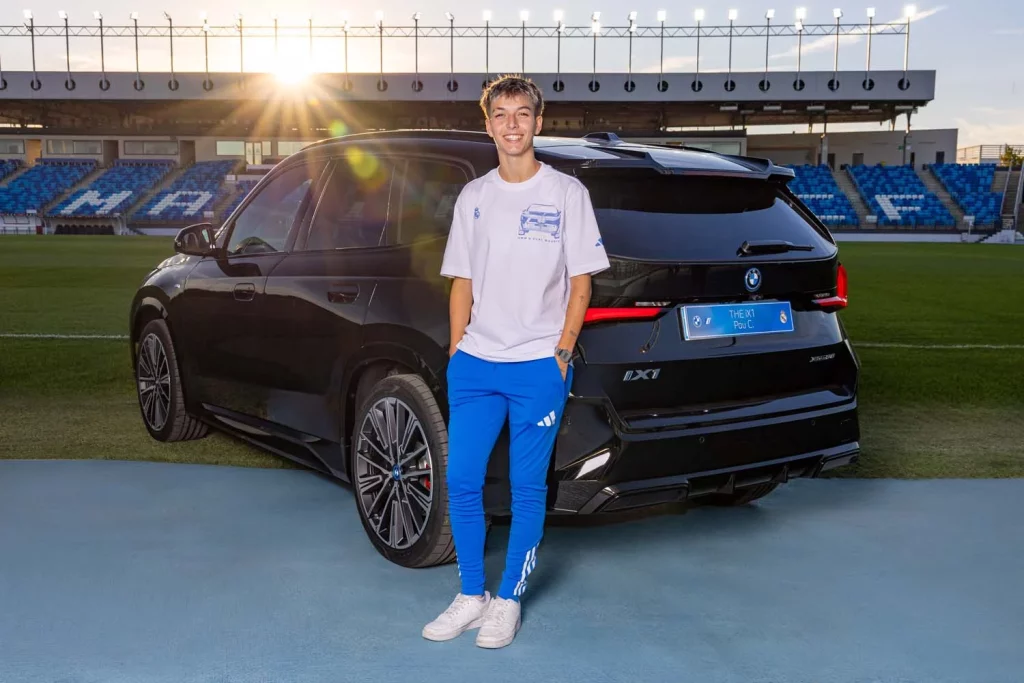 La plantilla del Real Madrid femenino ya conduce sus nuevos BMW: todas las fotos de las jugadoras con sus coches 59 Motor16 2025 BMW REAL MADRID FEMENINO57 Motor16