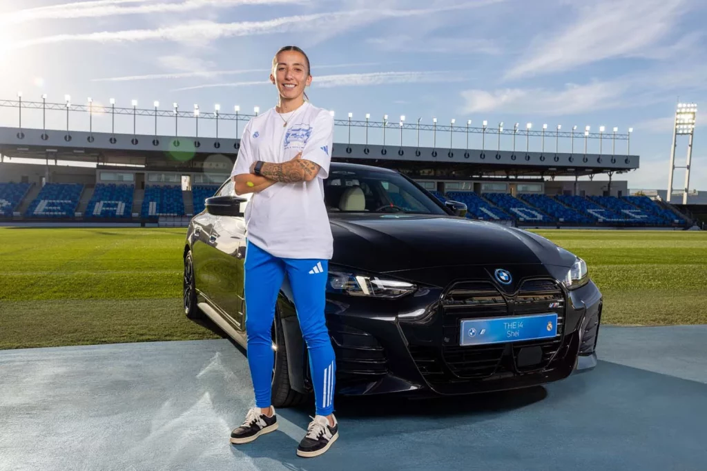 La plantilla del Real Madrid femenino ya conduce sus nuevos BMW: todas las fotos de las jugadoras con sus coches 67 Motor16 2025 BMW REAL MADRID FEMENINO65 Motor16