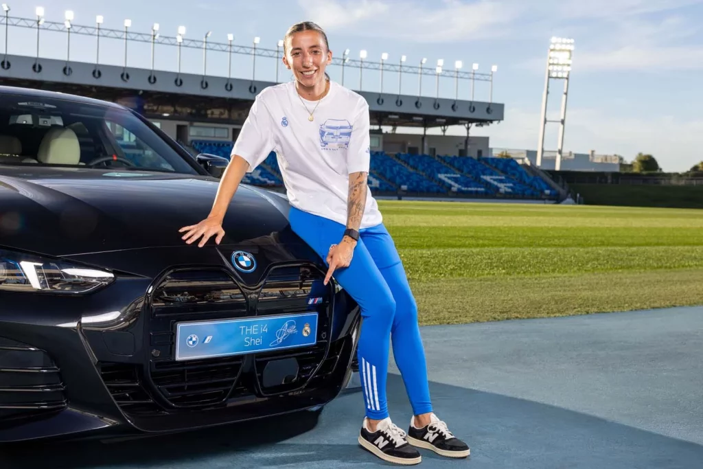 La plantilla del Real Madrid femenino ya conduce sus nuevos BMW: todas las fotos de las jugadoras con sus coches 69 Motor16 2025 BMW REAL MADRID FEMENINO67 Motor16