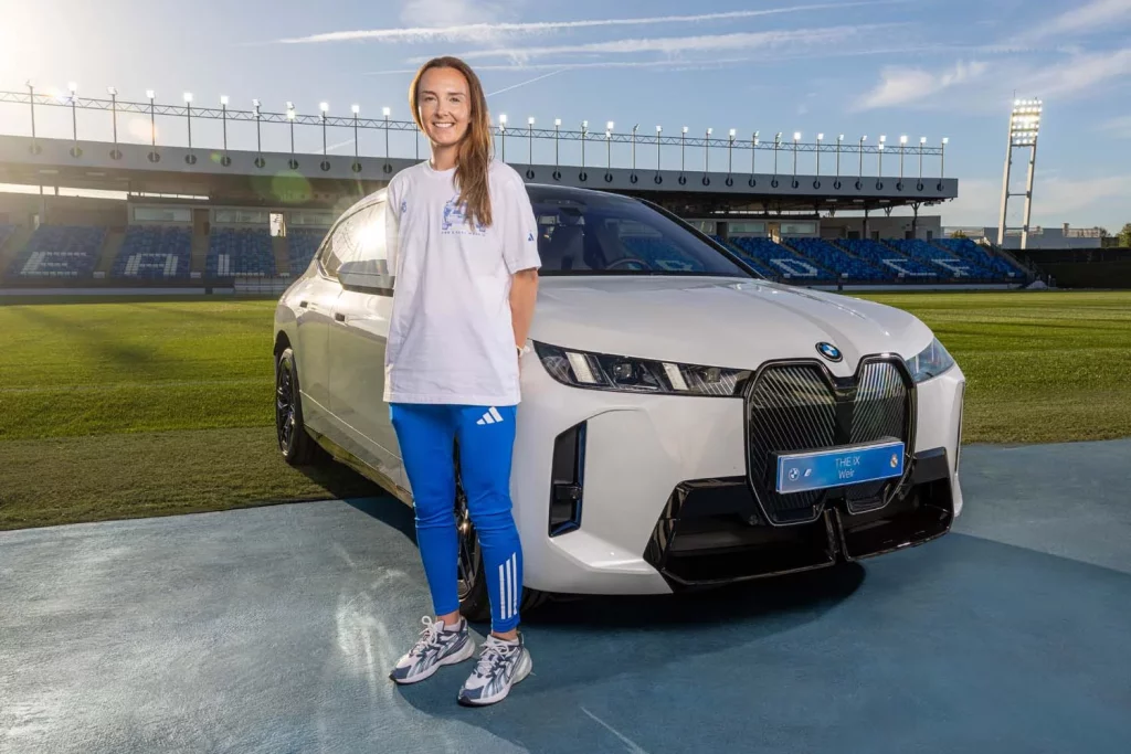 La plantilla del Real Madrid femenino ya conduce sus nuevos BMW: todas las fotos de las jugadoras con sus coches 76 Motor16 2025 BMW REAL MADRID FEMENINO75 Motor16