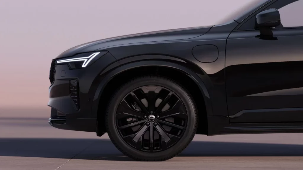 El sensacional Volvo XC90 saca su lado más siniestro desde 88.607 euros 30 Motor16 352772 Volvo XC90 Black Edition exterior Motor16