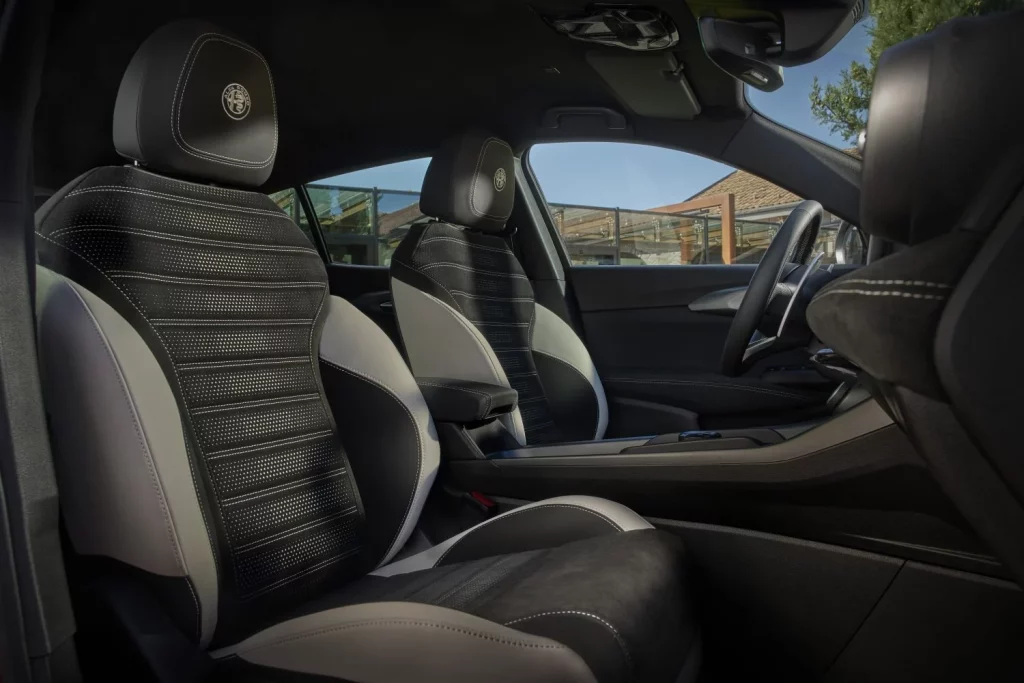 Primera prueba del Alfa Romeo Tonale 2026: Más pasión italiana en formato compacto 2 Motor16 Alfa Romeo Tonale 2026 asientos