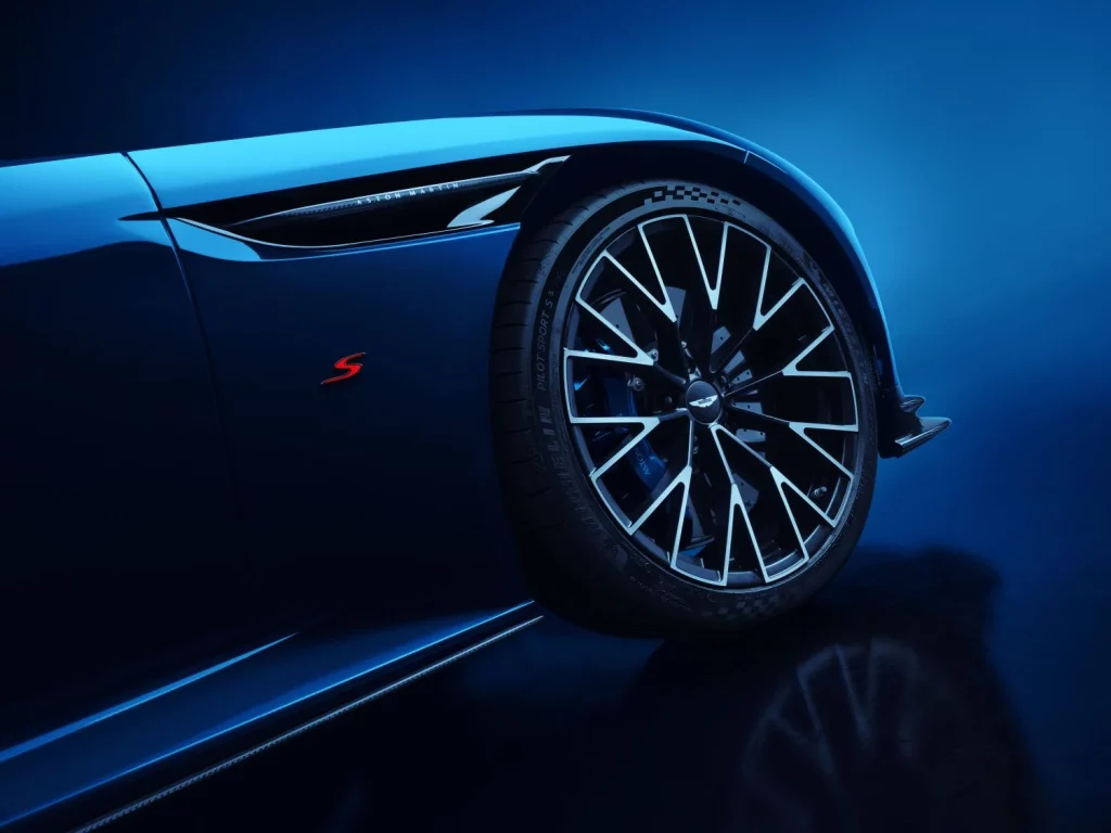 Aston Martin DB12 S: El GT británico gana 20 CV y un alerón