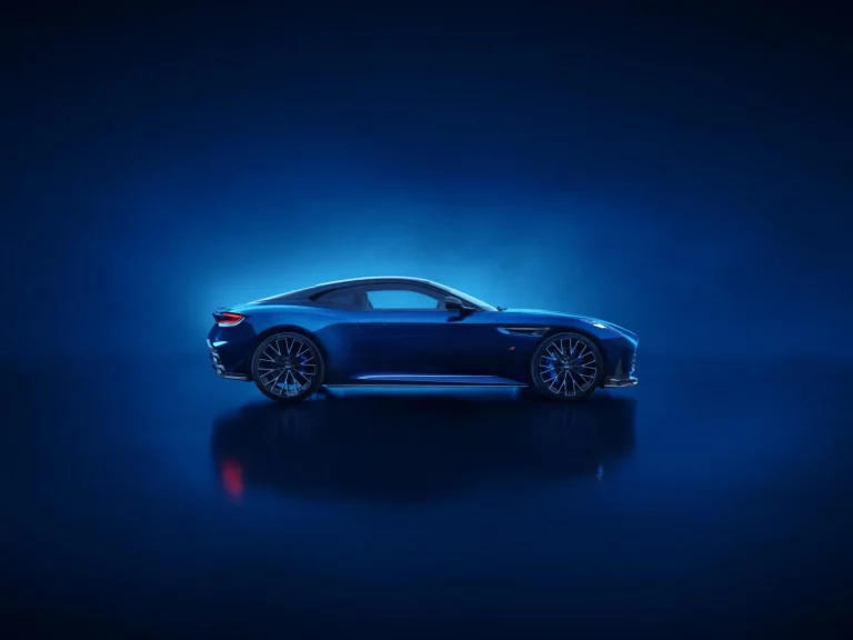 Aston Martin DB12 S: El GT británico gana 20 CV y un alerón 