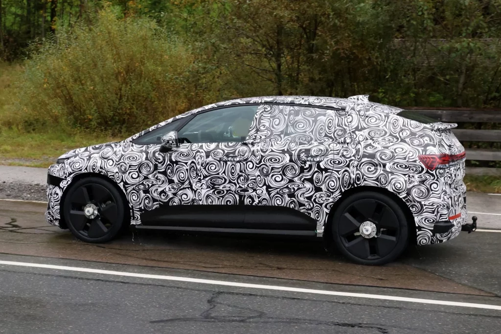 El Audi Q2 e-tron y A2 e-tron ya muestran sus formas. Con homenaje incluido 13 Motor16 Audi A2 e tron Q2 e tron camuflado 10 Motor16