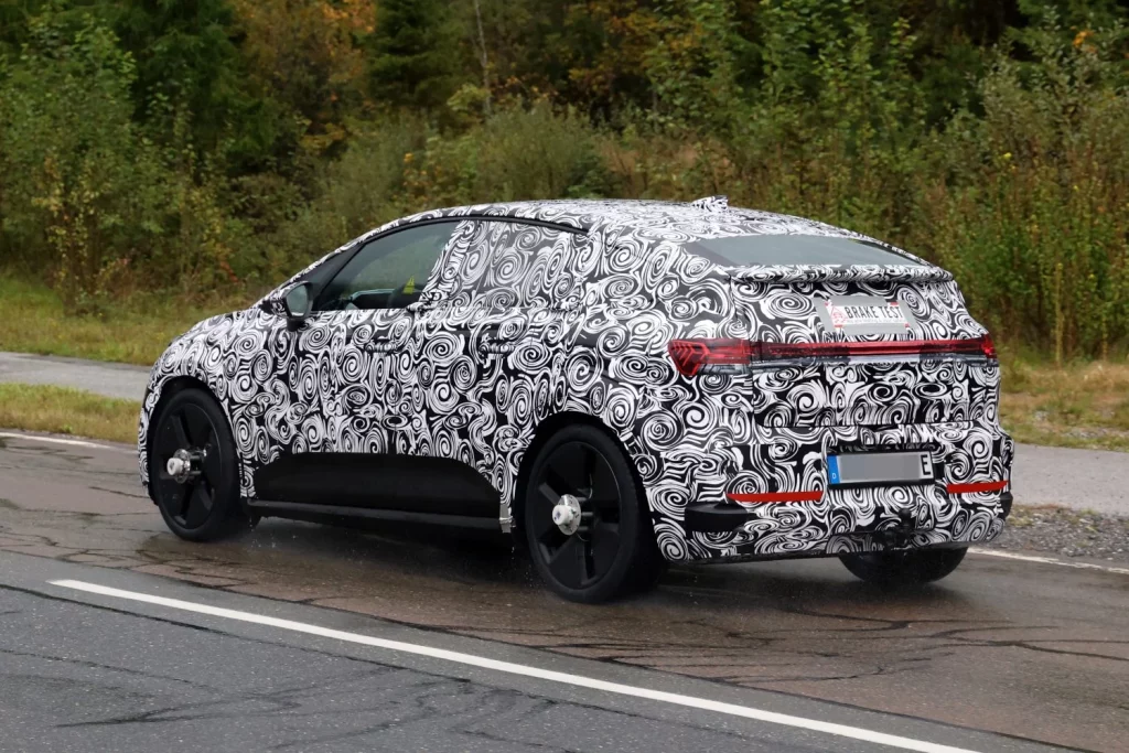 El Audi Q2 e-tron y A2 e-tron ya muestran sus formas. Con homenaje incluido 15 Motor16 Audi A2 e tron Q2 e tron camuflado 12 Motor16