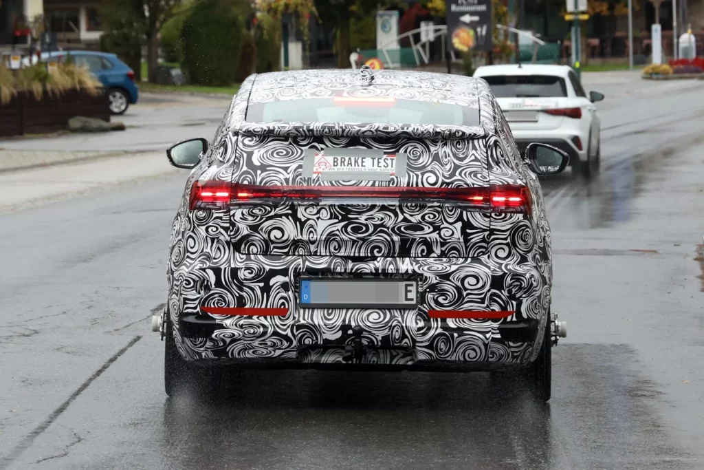 El Audi Q2 e-tron y A2 e-tron ya muestran sus formas. Con homenaje incluido 18 Motor16 Audi A2 e tron Q2 e tron camuflado 16 Motor16
