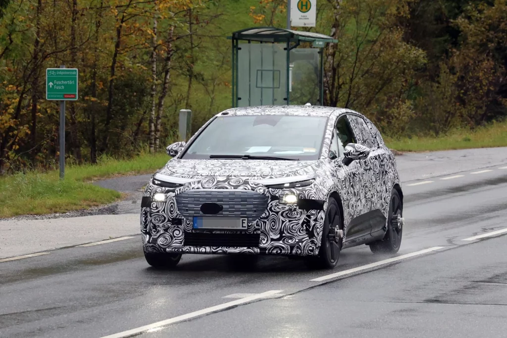 El Audi Q2 e-tron y A2 e-tron ya muestran sus formas. Con homenaje incluido 5 Motor16 Audi A2 e tron Q2 e tron camuflado 2 Motor16