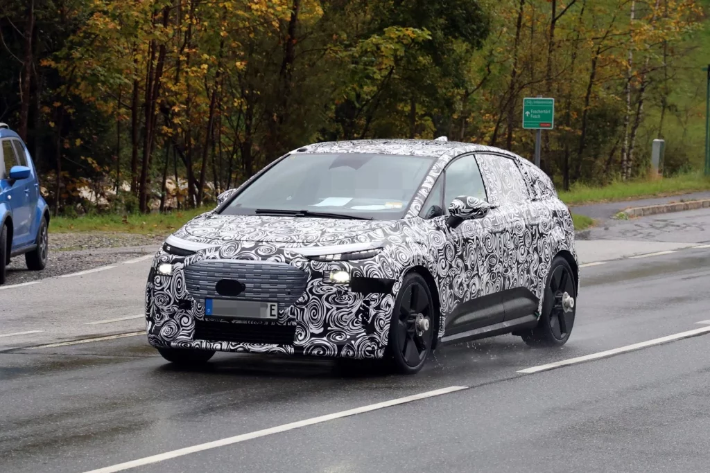 El Audi Q2 e-tron y A2 e-tron ya muestran sus formas. Con homenaje incluido 8 Motor16 Audi A2 e tron Q2 e tron camuflado 5 Motor16